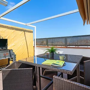 Apartment Fridays Flats Bright & Breezy, Barcelona